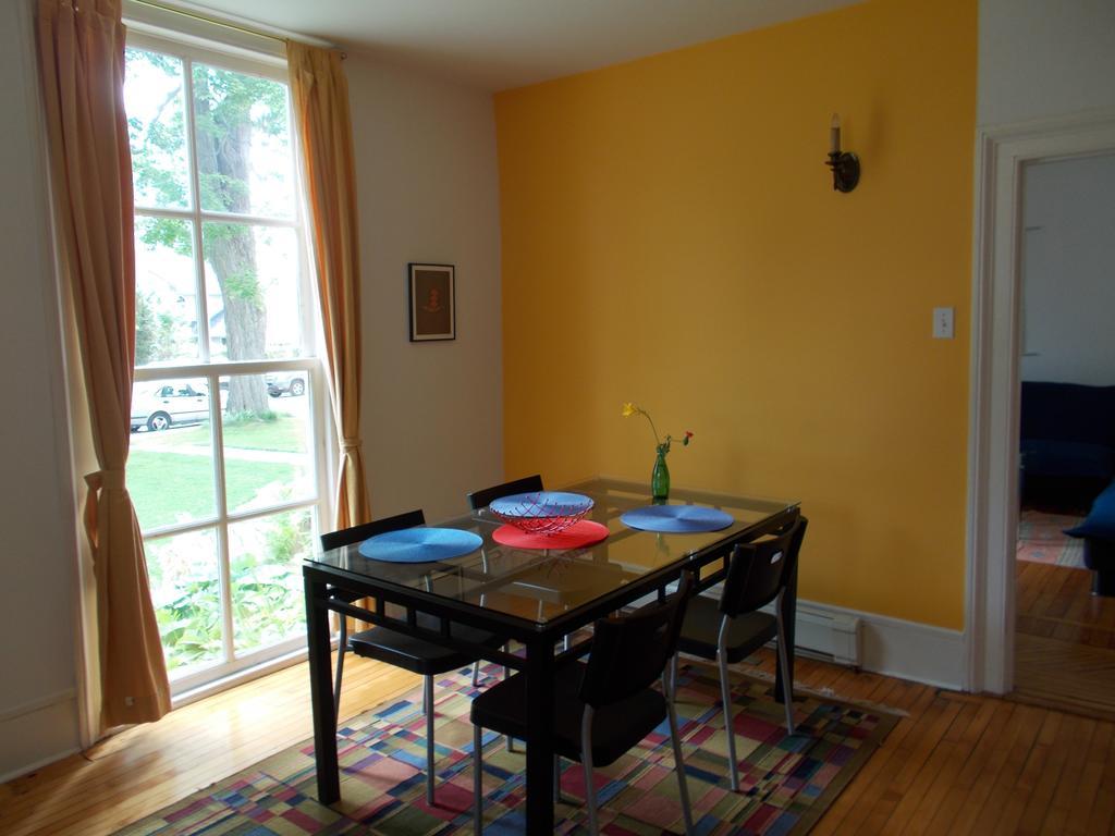 Absolute 1000 Islands Monthly Suites Gananoque Habitación foto